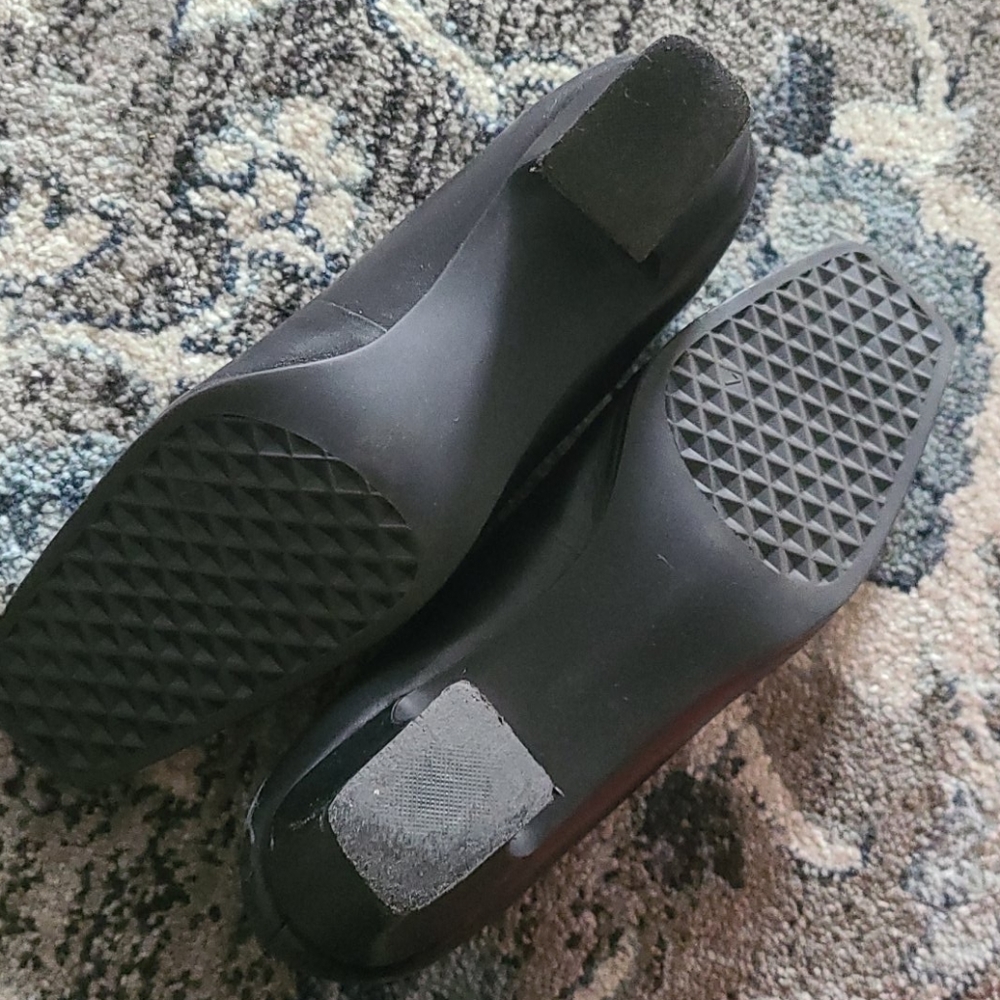Shoes - Picture 3 of 4